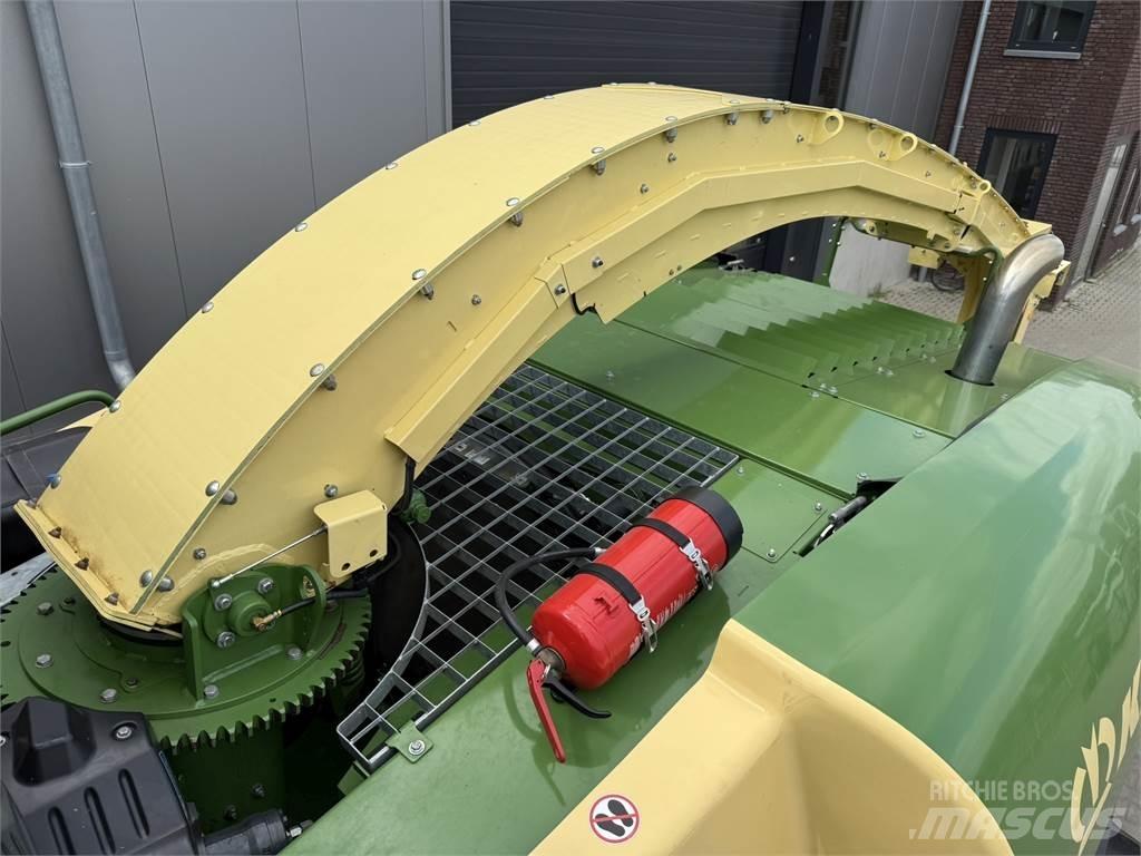 Krone BigX 630 آلات تمزيق الحزم وتقطيعها ونشرها