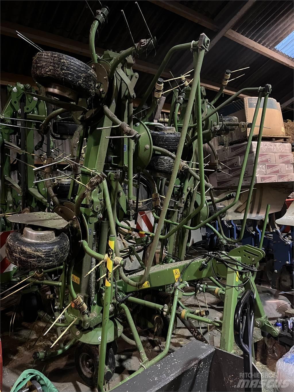 Krone KW 8.82 مكابس وميبسات التبن