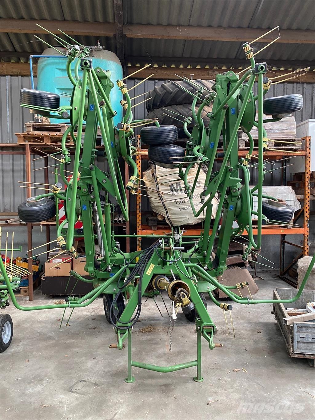 Krone KW 8.82 مكابس وميبسات التبن