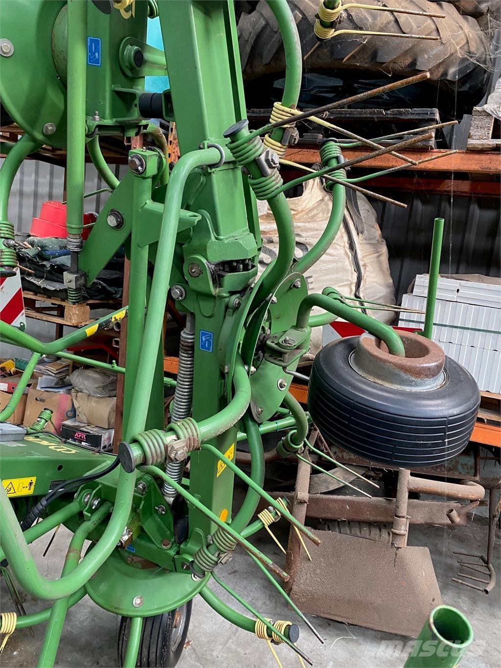 Krone KW 8.82 مكابس وميبسات التبن