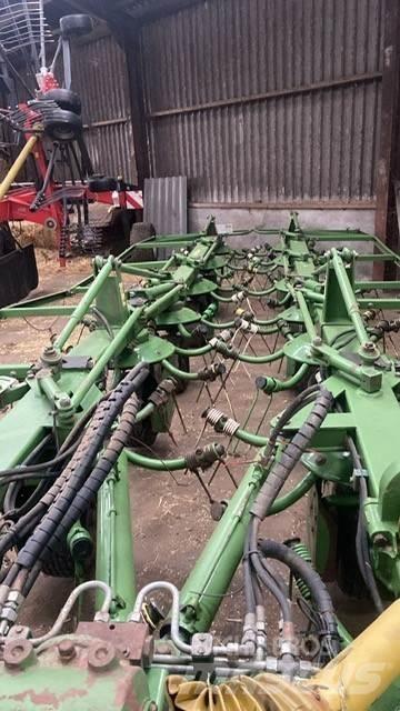 Krone KWT 15.02/14 مكابس وميبسات التبن