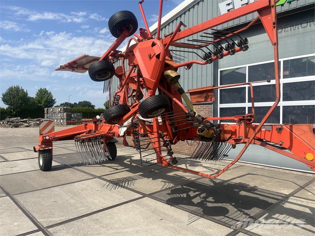 Kuhn 7302 DL مكابس وميبسات التبن