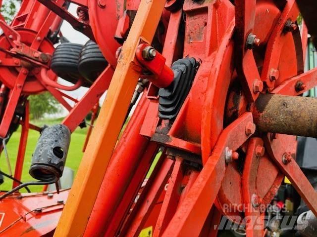 Kuhn GF 10601 TO مكابس وميبسات التبن