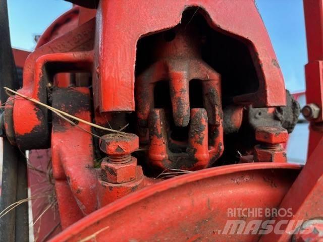Kuhn GF 10601 TO مكابس وميبسات التبن