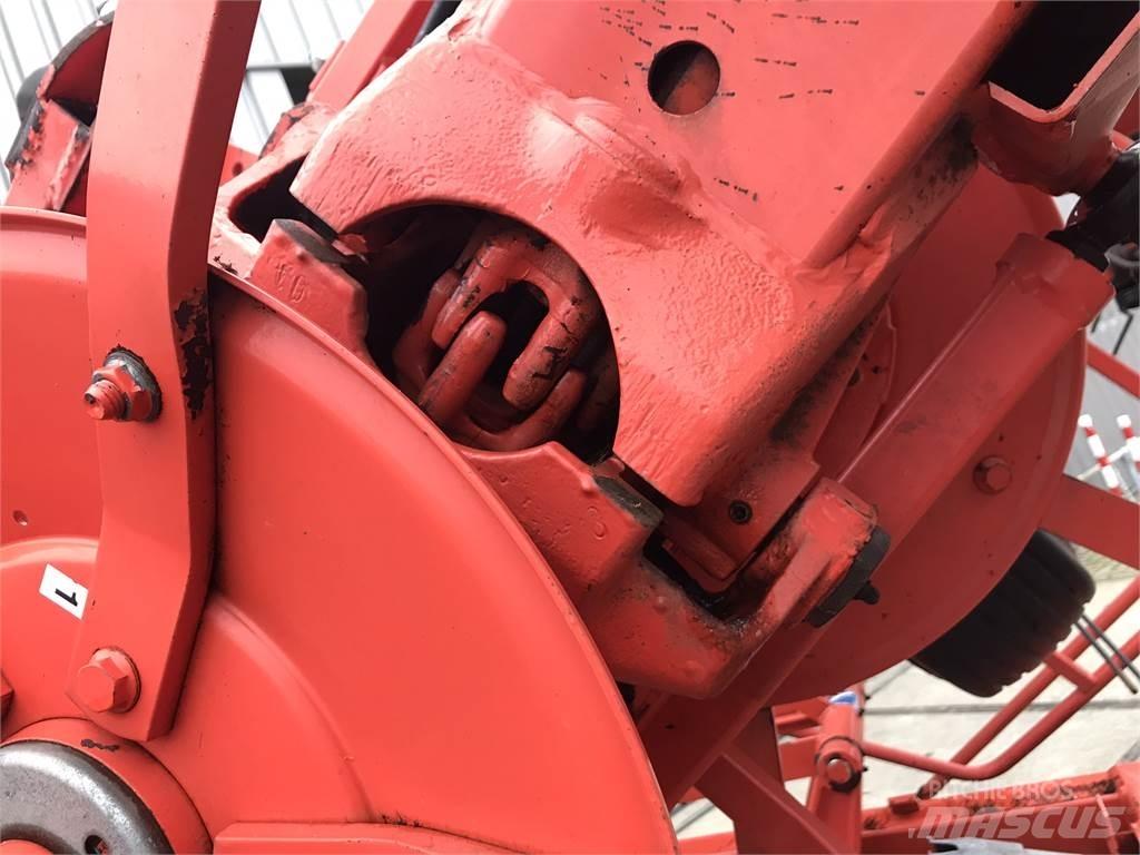 Kuhn GF 10802 T مكابس وميبسات التبن