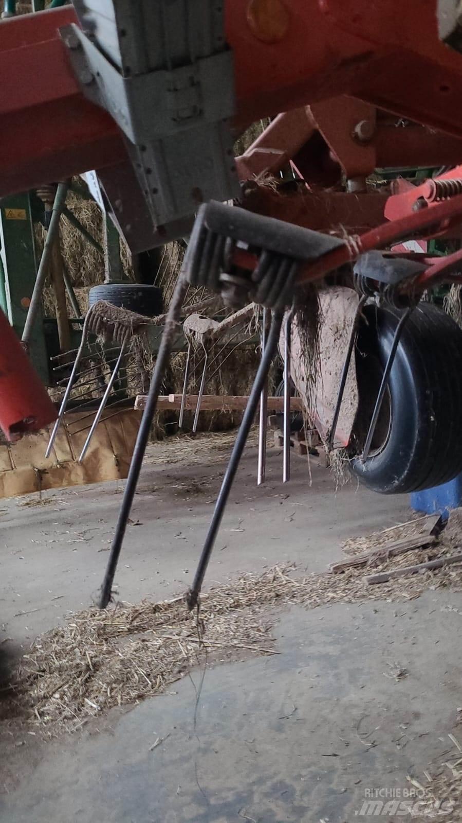 Kuhn GF 13002 مكابس وميبسات التبن