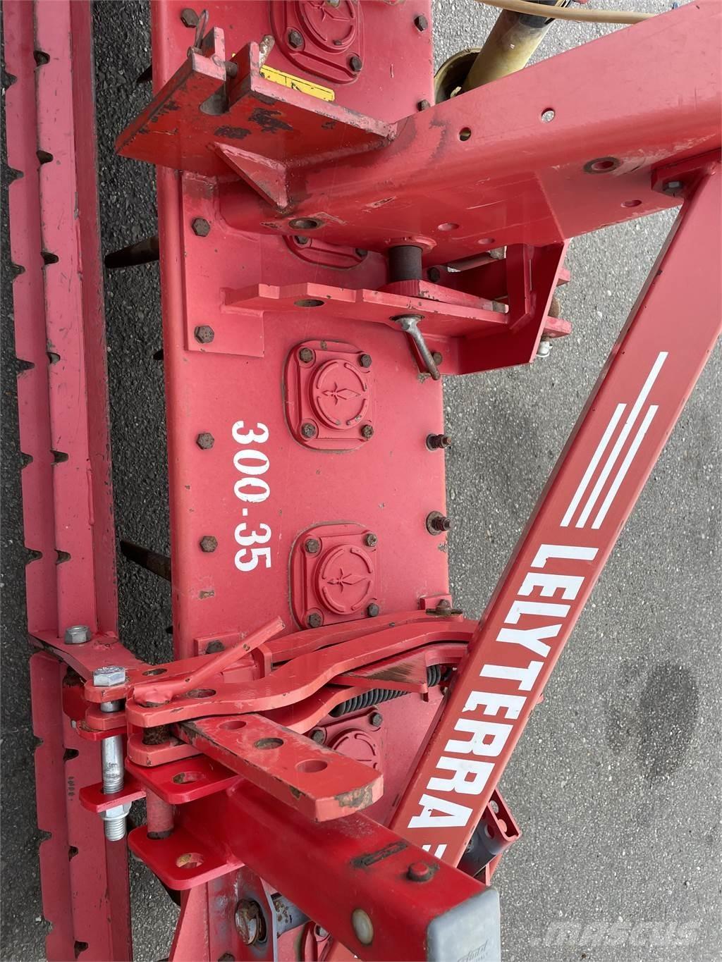 Lely 300-35 الكاسحات وقلابات التربة ذات المحركات