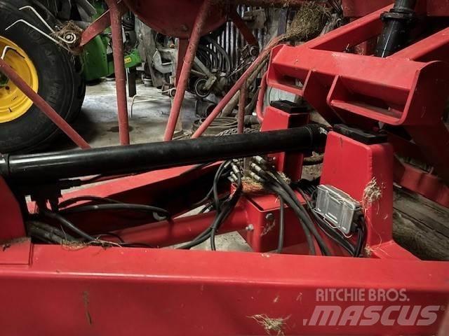 Lely Lotus 1020 مكابس وميبسات التبن