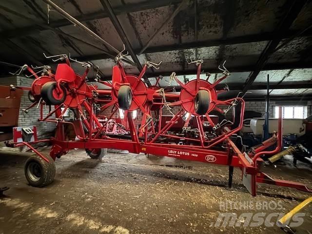 Lely Lotus 1020 مكابس وميبسات التبن