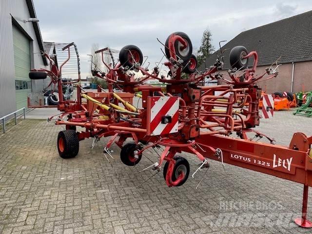 Lely Lotus 1325 مكابس وميبسات التبن