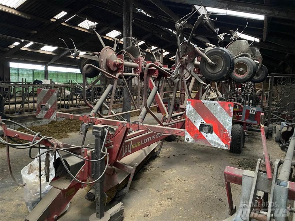 Lely Lotus 900 مكابس وميبسات التبن
