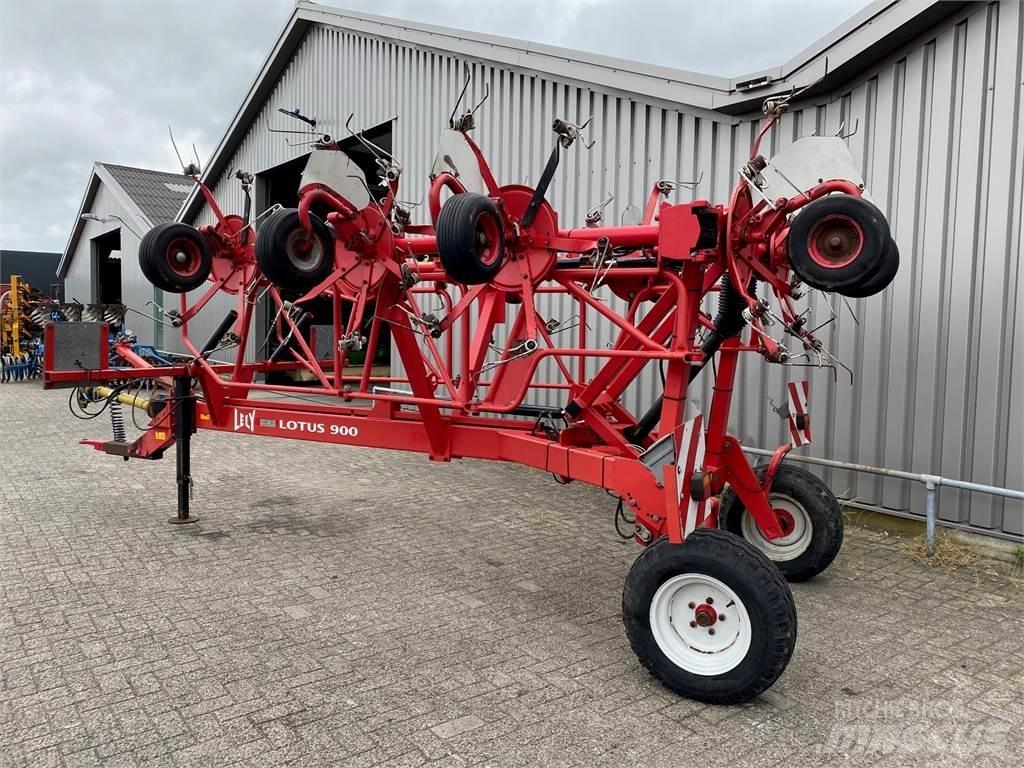 Lely Lotus 900 مكابس وميبسات التبن
