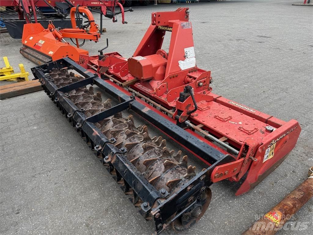 Pegoraro C3000 الكاسحات وقلابات التربة ذات المحركات