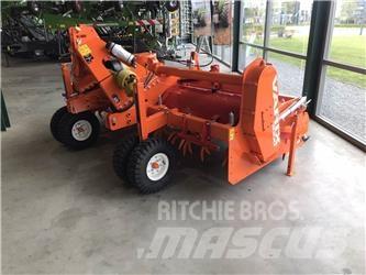 Struik Varix 3000 الكاسحات وقلابات التربة ذات المحركات