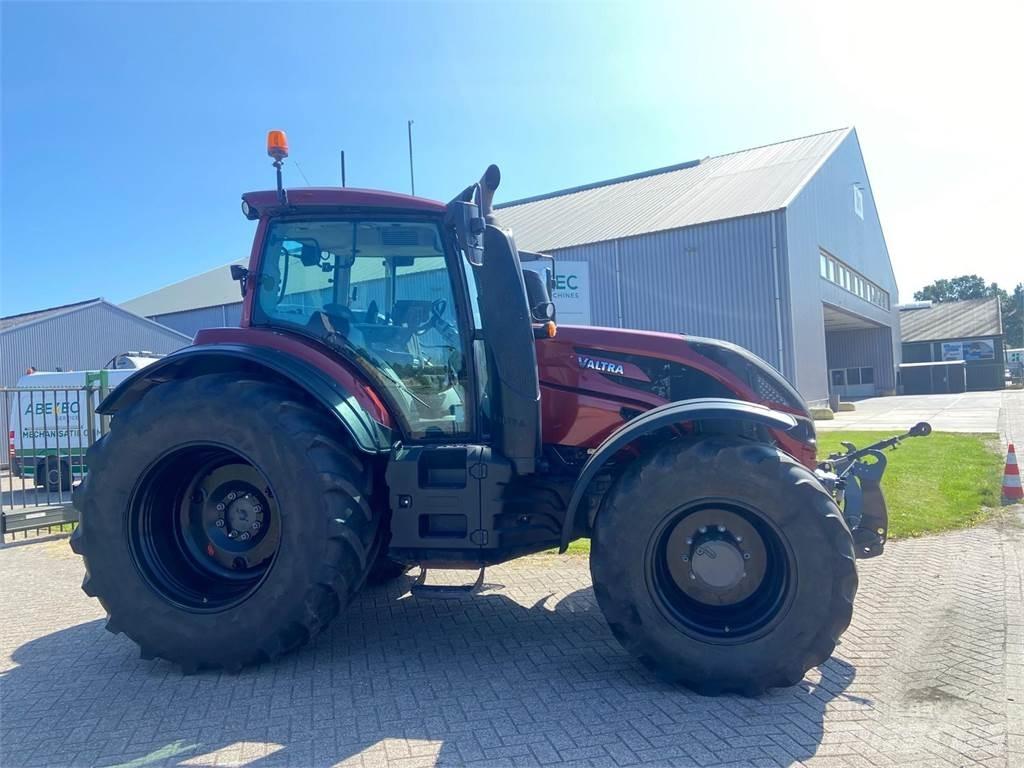 Valtra T 254 الجرارات