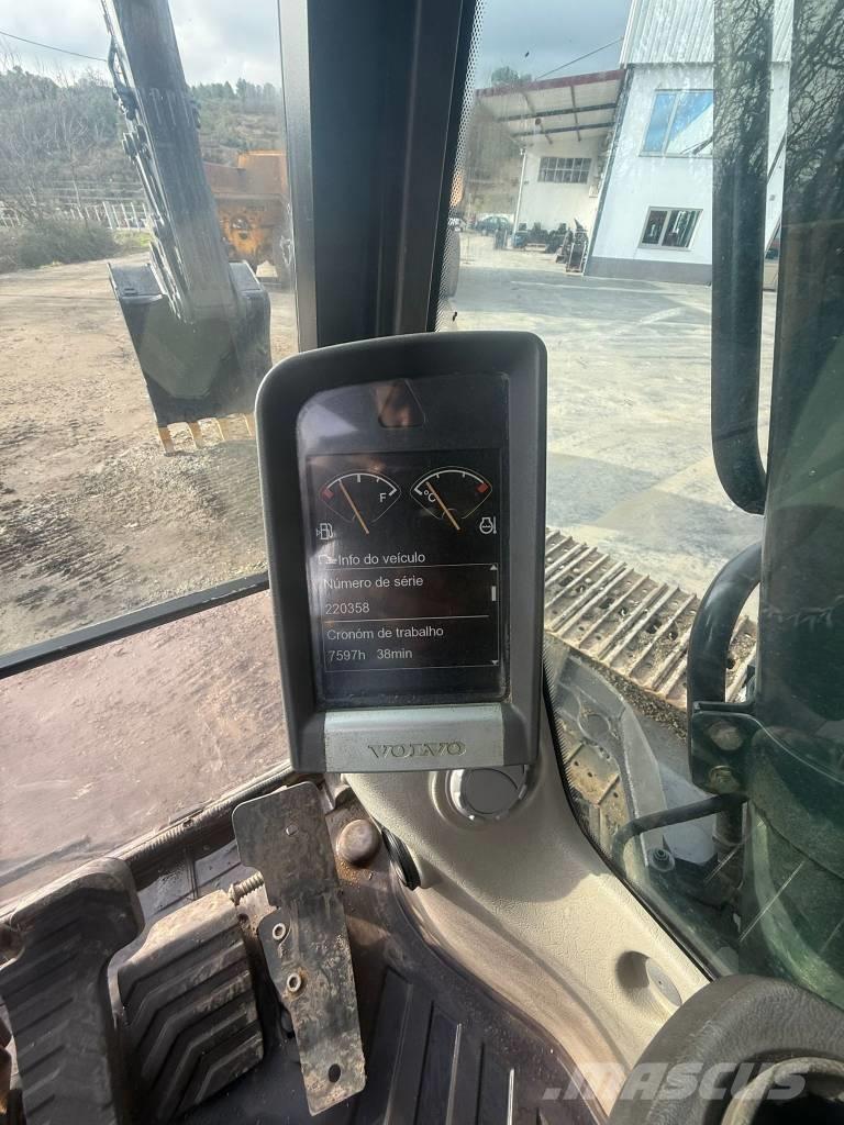 Volvo EC 220 DL حفارات زحافة