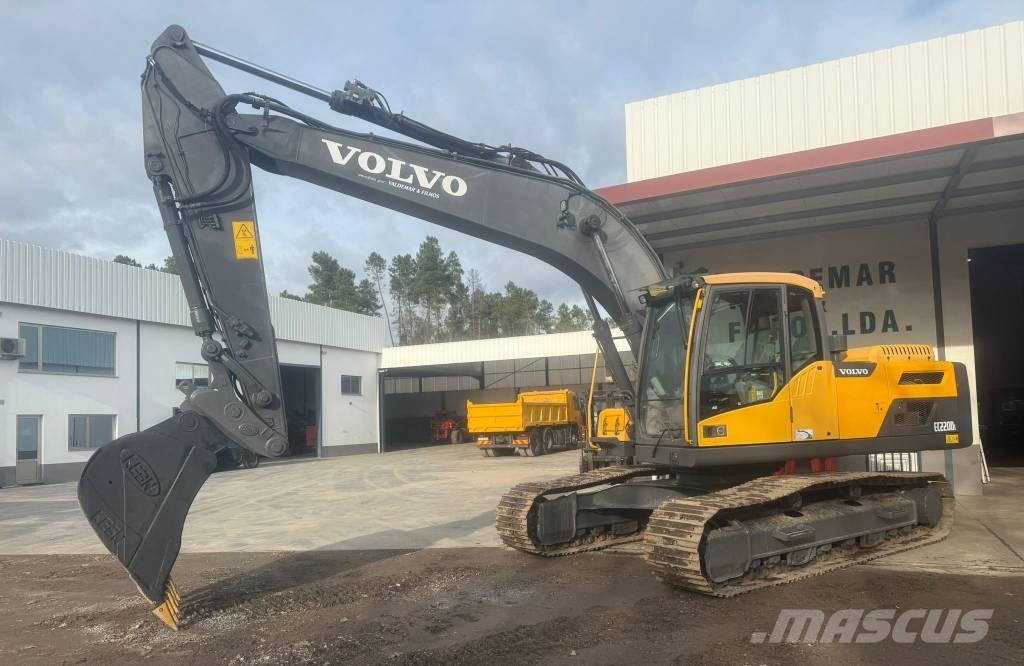 Volvo EC 220 DL حفارات زحافة