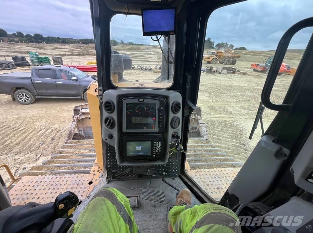 CAT D 6 T LGP بلدوزرات مجنزرة
