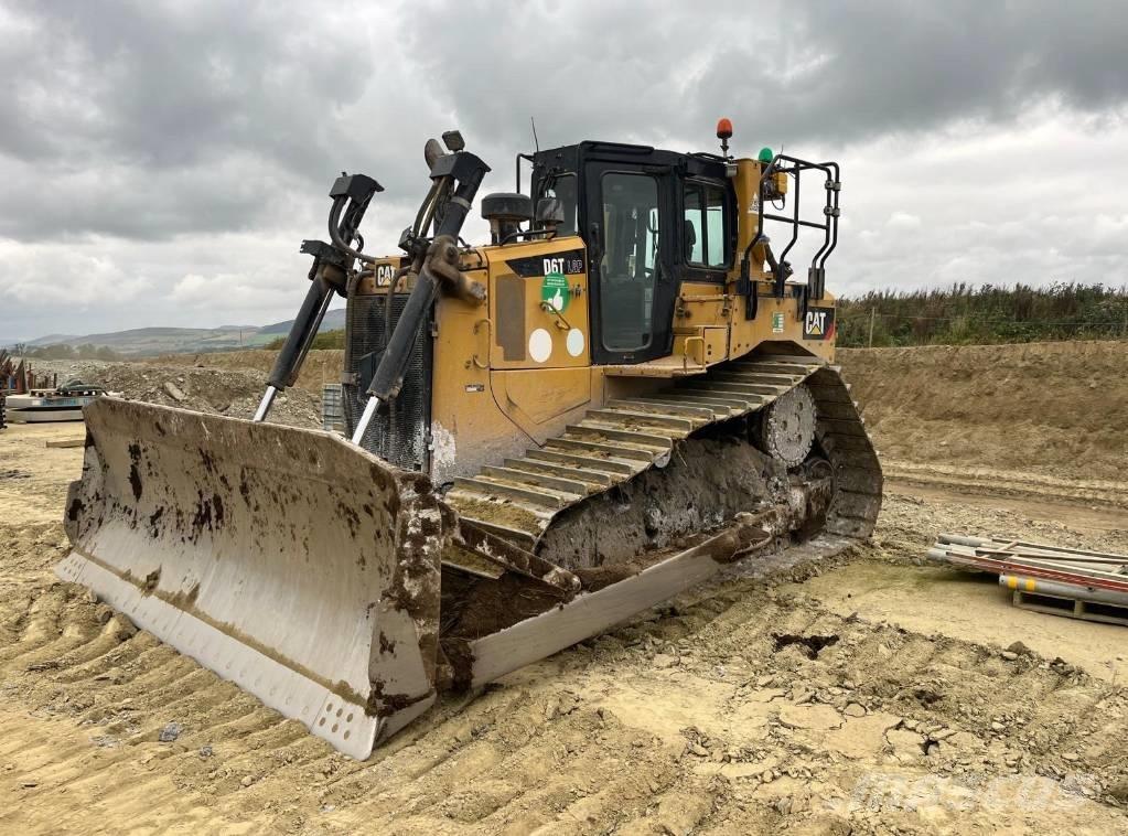 CAT D 6 T LGP بلدوزرات مجنزرة