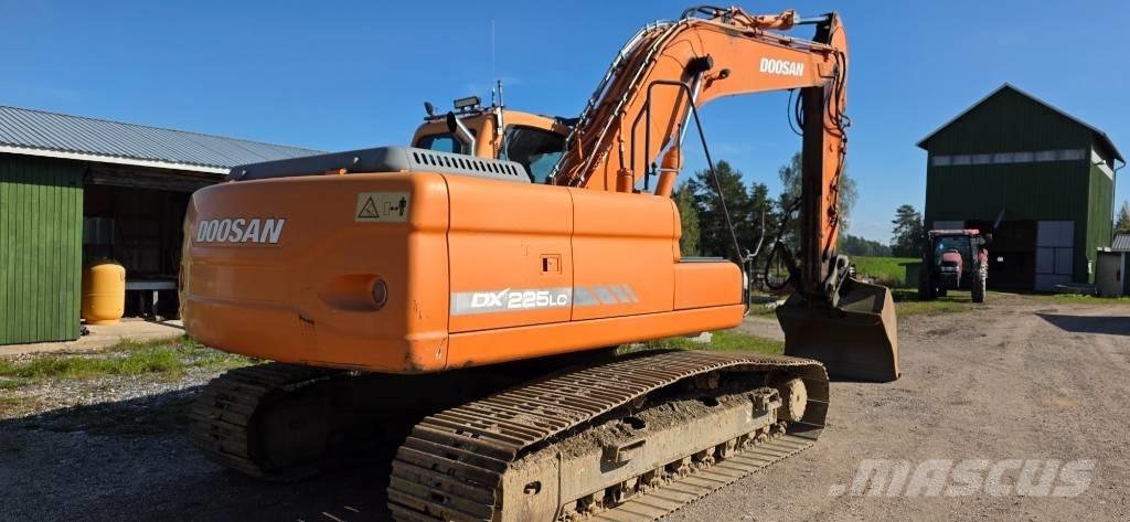 Doosan DX 225 LC حفارات زحافة