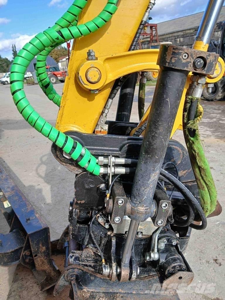 Komatsu PW 98 MR-11 حفارات بعجل