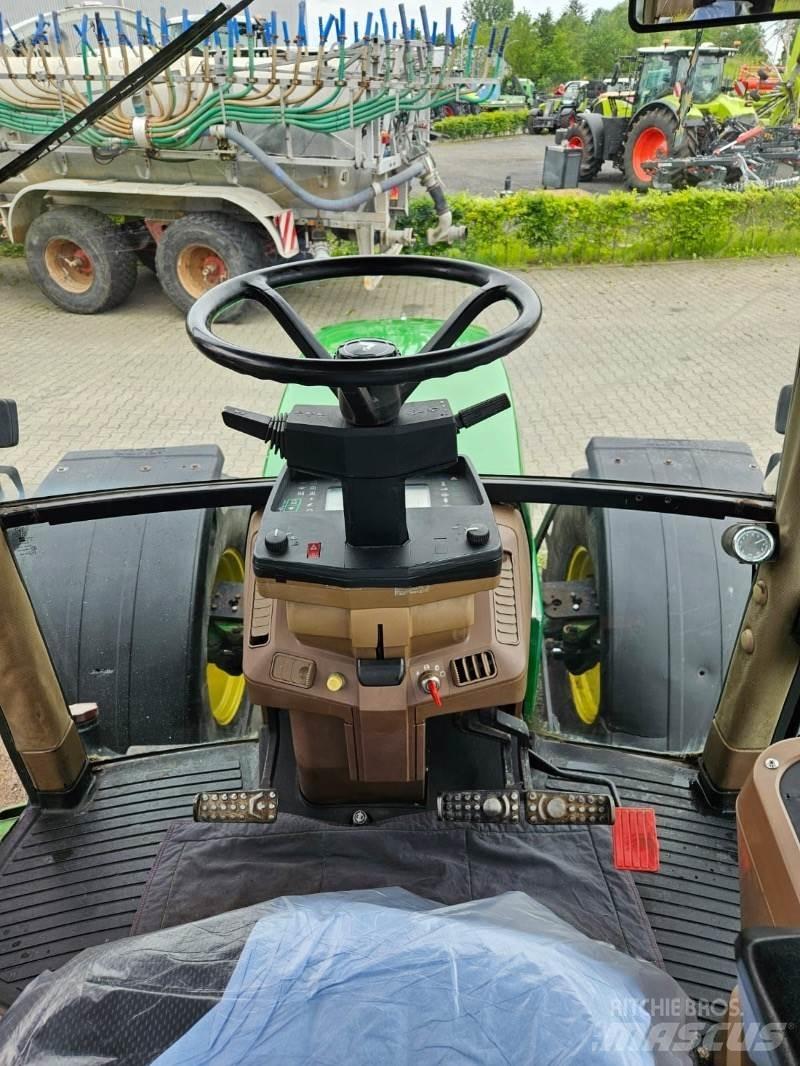John Deere 7800 الجرارات