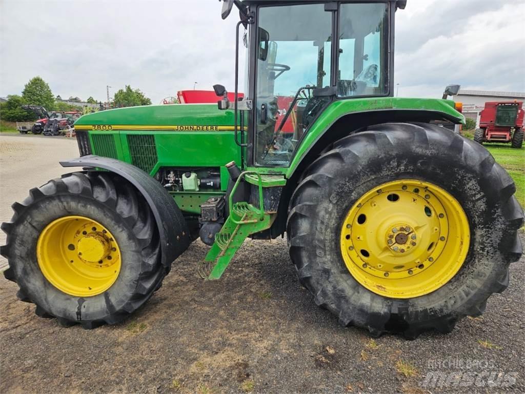 John Deere 7800 الجرارات