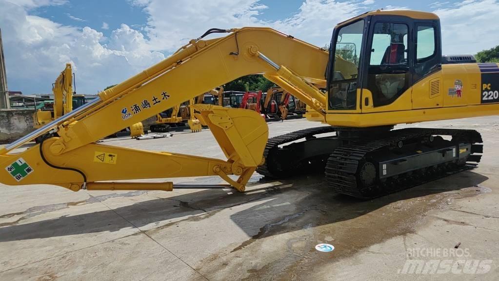 Komatsu pc220-7 حفارات زحافة