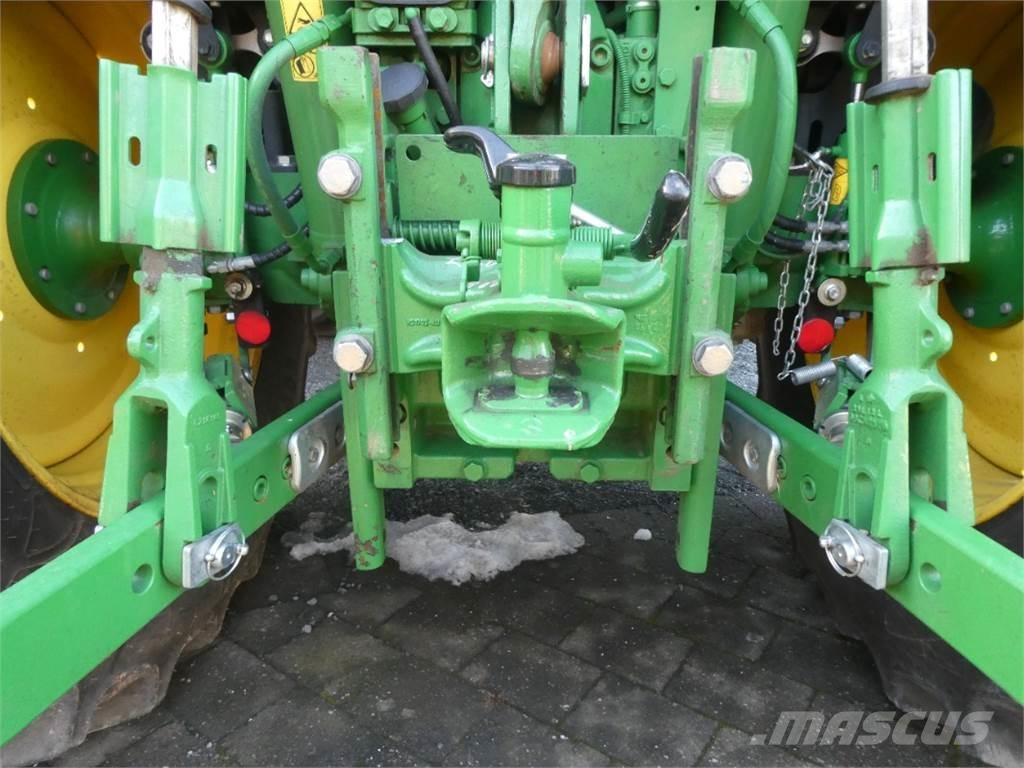 John Deere 6R 110 الجرارات
