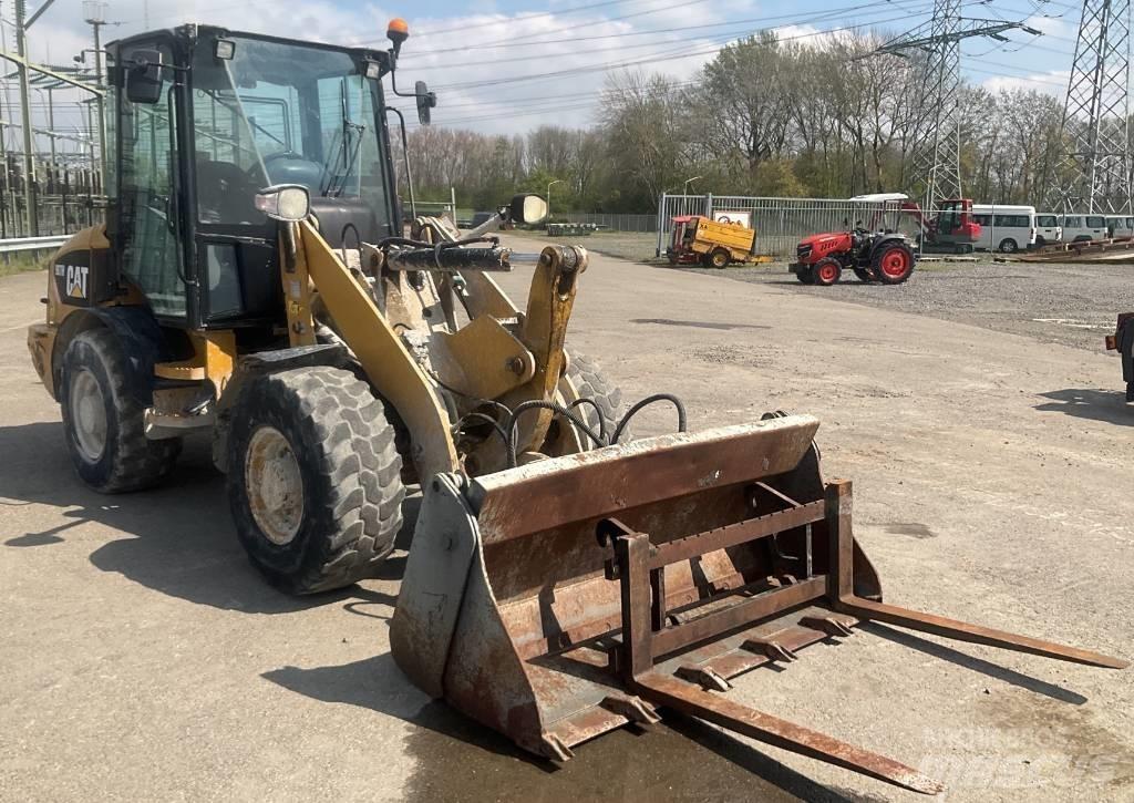 CAT 907 H لوادر بعجل