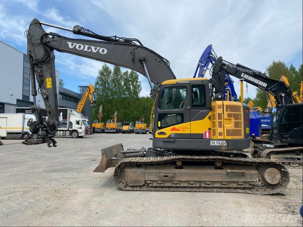 Volvo ECR 235 حفارات زحافة