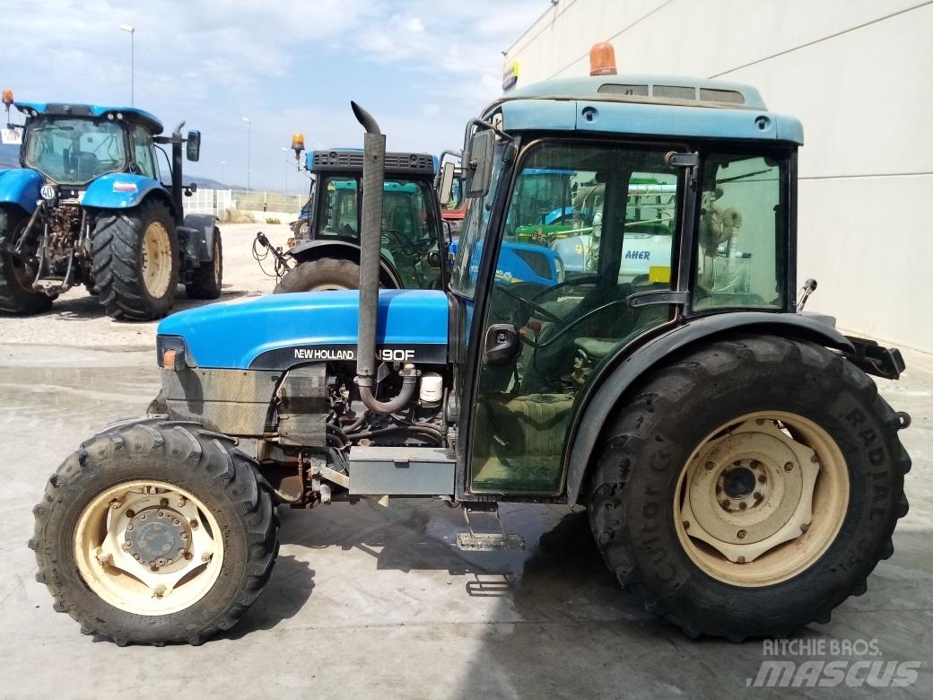 New Holland TN 90 F الجرارات