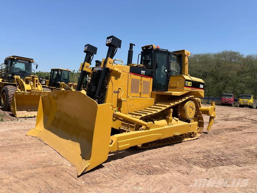 CAT D8R بلدوزرات مجنزرة