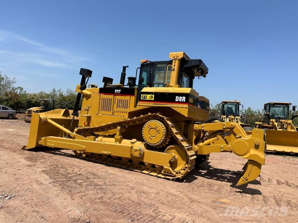 CAT D8R بلدوزرات مجنزرة