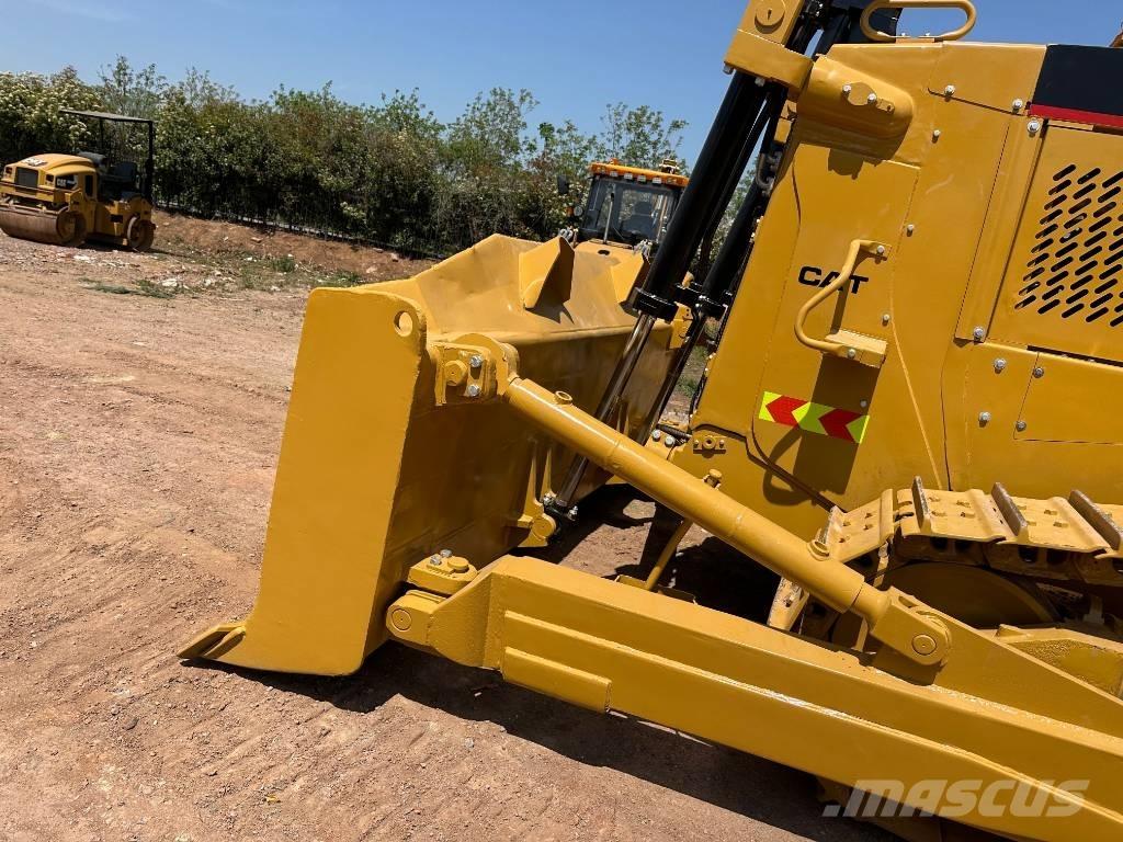 CAT D8R بلدوزرات مجنزرة