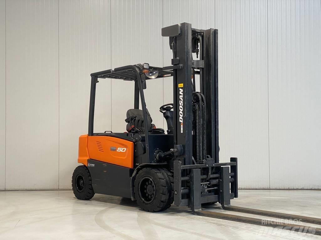 Doosan B50XC-7 شاحنات ذات رافعات شوكية تعمل بالكهرباء