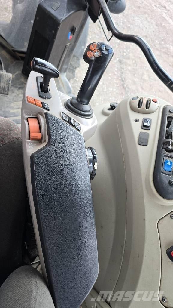 Massey Ferguson 5713 الجرارات
