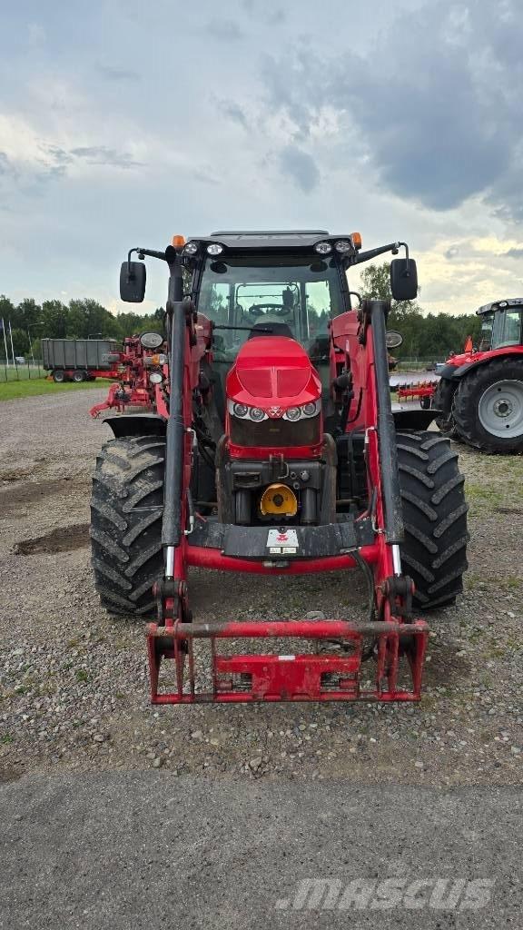 Massey Ferguson 5713 الجرارات