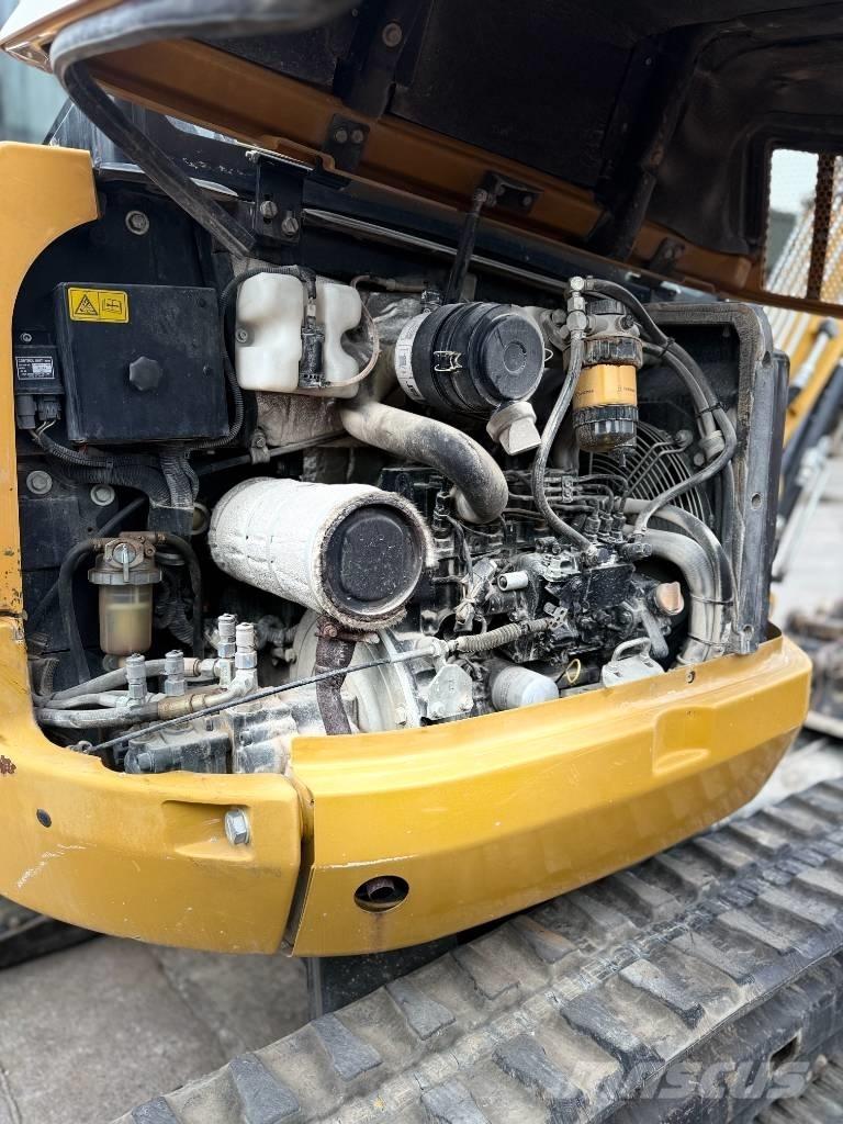 CAT 302.7 D CR حفارات صغيرة أقل من 7 طن (حفارات صغيرة)
