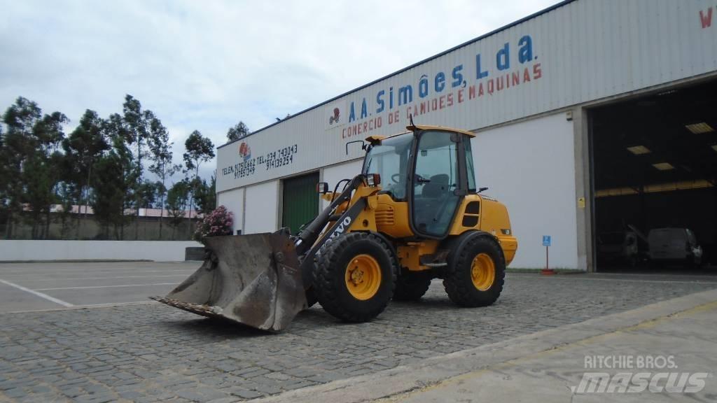 Volvo L 25 F لوادر بعجل