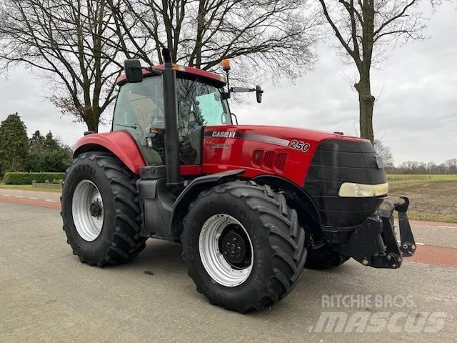 Case IH Magnum 250 الجرارات