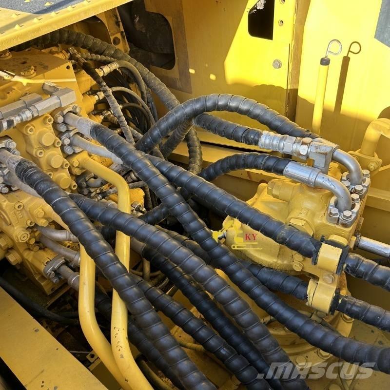 Komatsu PC 200-8 حفارات زحافة