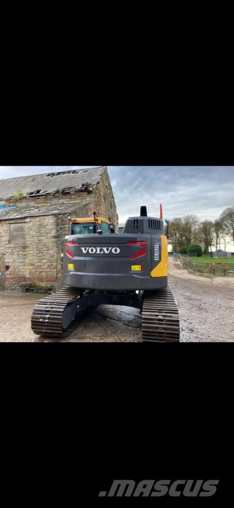 Volvo ECR 235 E حفارات زحافة