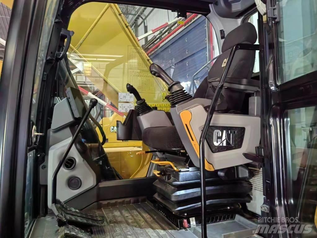 CAT 320 حفارات زحافة