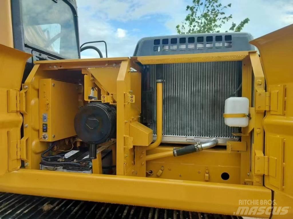 CAT 320 B L حفارات زحافة