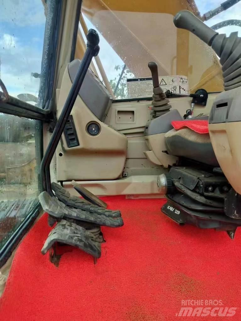 CAT 320 B L حفارات زحافة