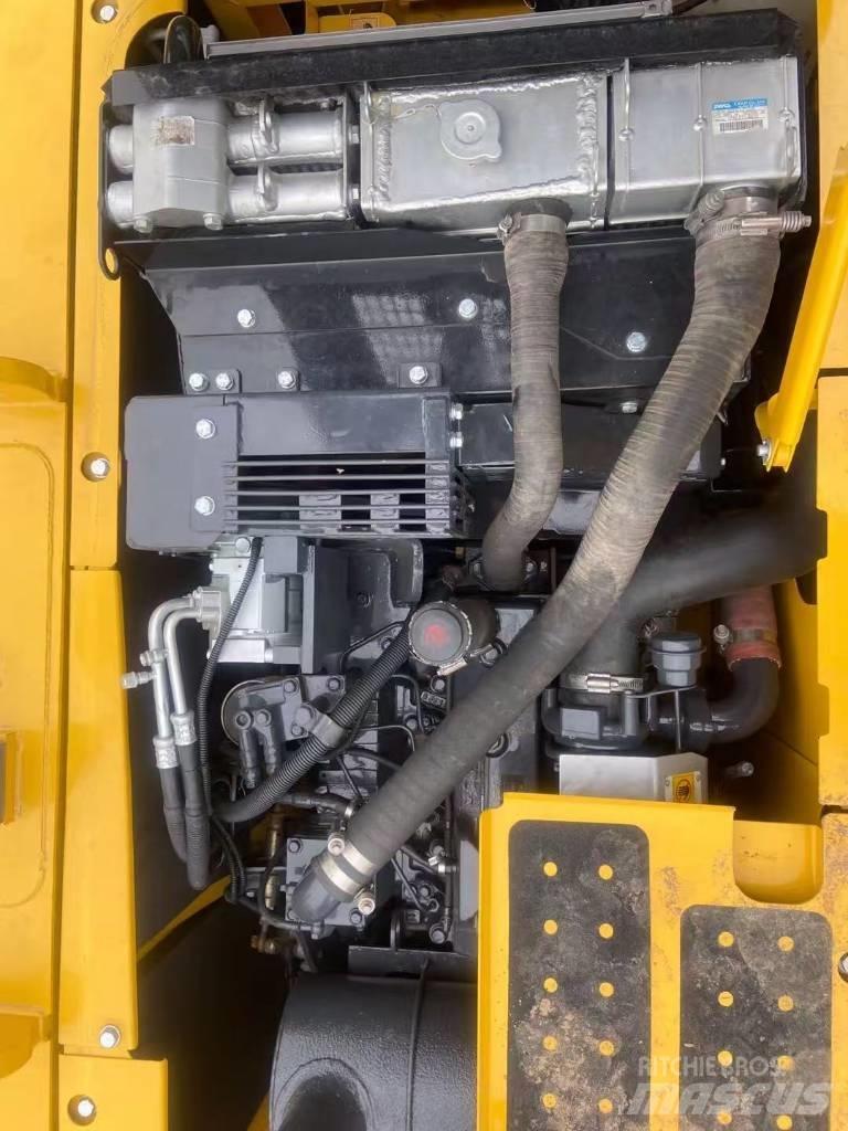 Komatsu PC 130 حفارات زحافة