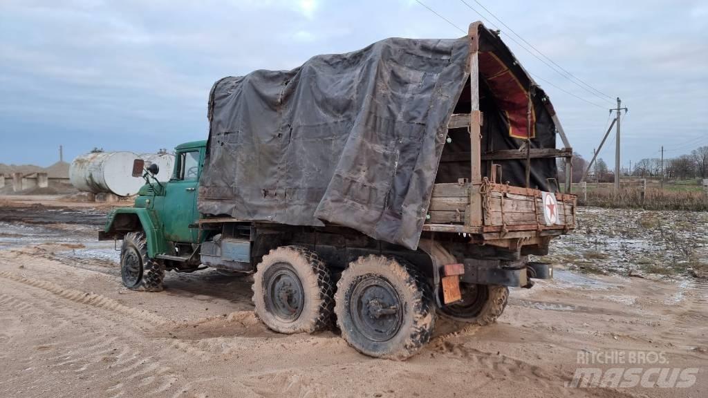 ZIL 157 K 6x6 شاحنات ذات هيكل صندوقي