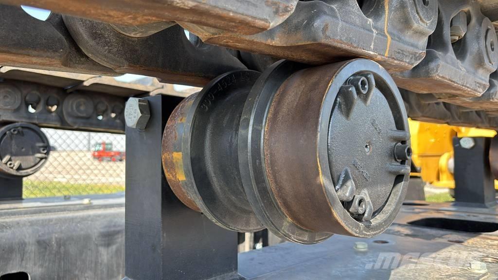 CAT 374 حفارات زحافة