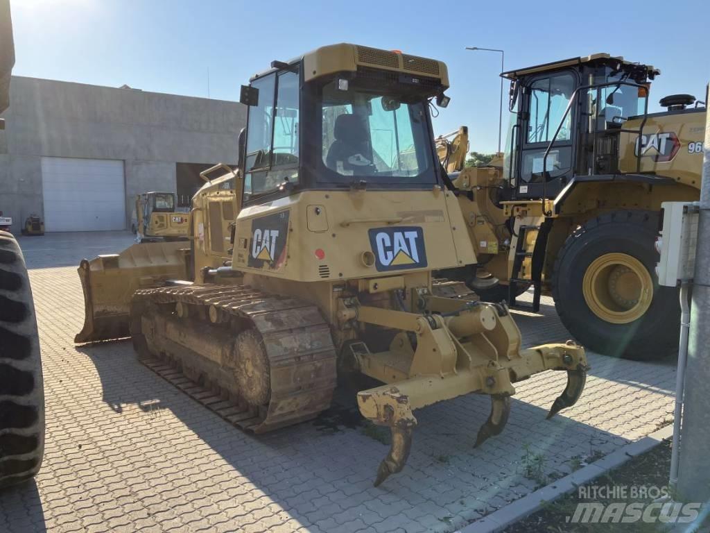CAT D 6 K 2 XL بلدوزرات مجنزرة